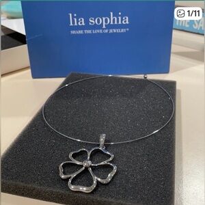 Lia Sophia Silver Clover Pendant Choker Necklace, EUC